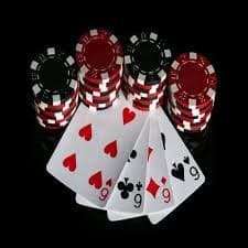 Người chơi Việt Nam theo dõi tiến độ nâng hạng VIP luckywin88 trên điện thoại